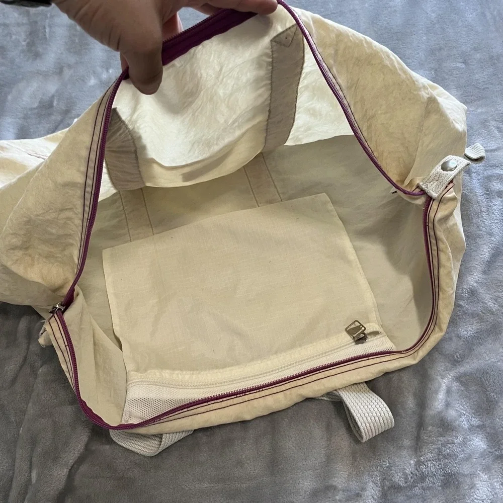 Nike Large Duffel Gym‎ Travel Tote Bag Beige Gray Purple Zip Top Logo Patch Gear
